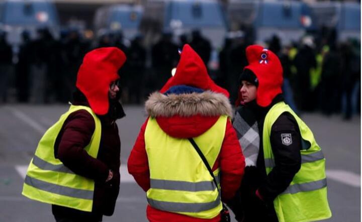Żółte kamizelki w Paryżu  / autor: PAP/EPA/IAN LANGSDON