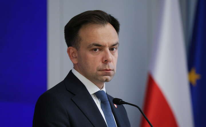 Minister finansów i gospodarki Andrzej Domański podczas konferencji prasowej / autor: PAP/Paweł Supernak