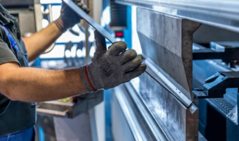 Produkcja stanęła w miejscu. Niemal połowa firm w obawach