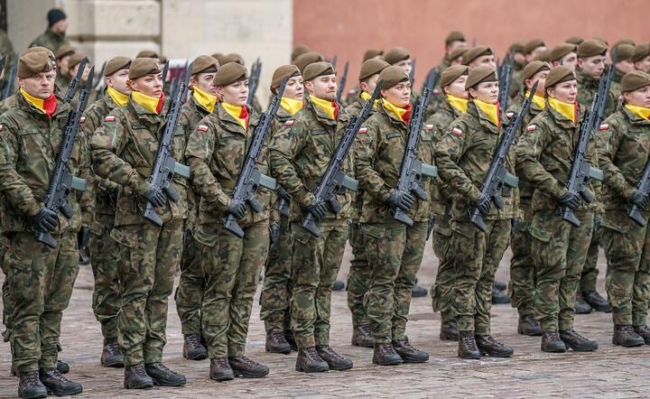 Przysięga żołnierzy 18. Brygady Wojsk Obrony Terytorialnej w Warszawie, luty 2023 / autor: Fratria / AS