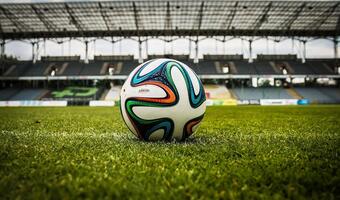 Stadiony piłkarskie we Francji otwarte dla kibiców
