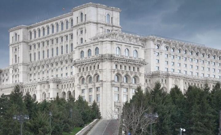 Pałac Parlamentu (źródło pl.wikipedia.org, autor MihaiPetre)
