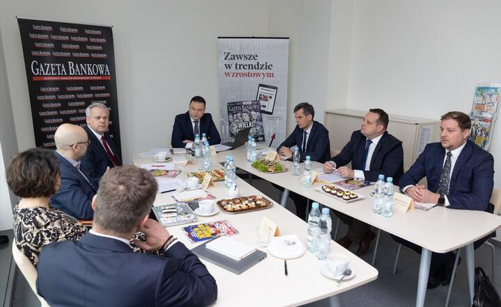 Obalmy mity o OZE w Polsce. Chętnych nie brakuje, problemy są w szczegółach