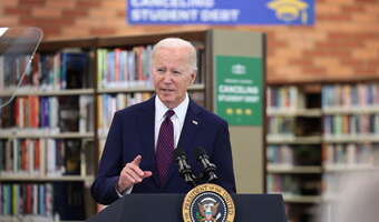 Biden uderza: 500 nowych ograniczeń