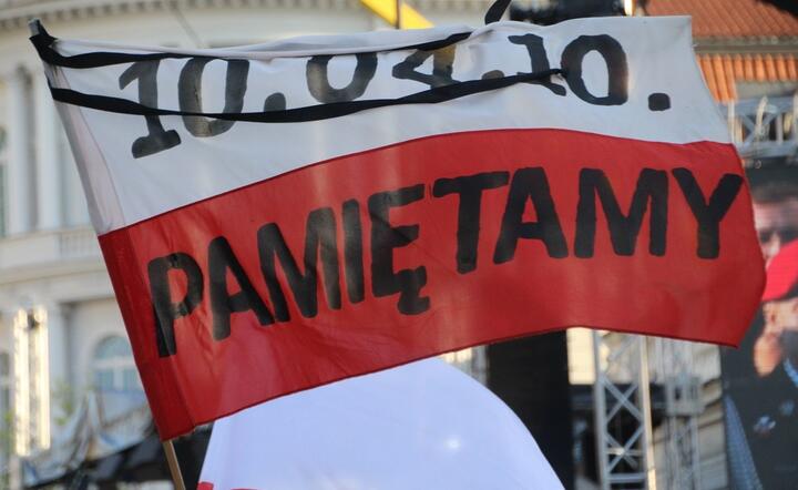 W całej Polsce trwają dziś uroczystości ku czci ofiar katastrofy smoleńskiej / autor: Fratria / MK