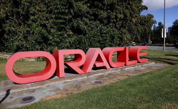 Giełda amerykańska została zszokowana informacjami płynącymi z technologicznego koncernu Oracle / autor: PAP/EPA/JOHN G. MABANGLO 