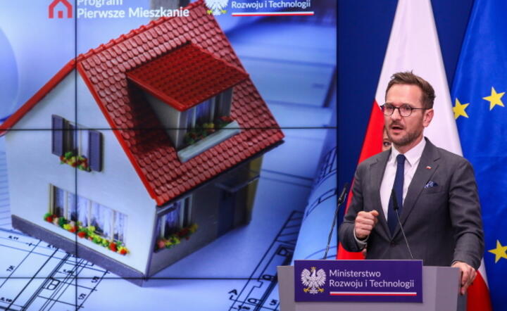 Waldemar Buda, minister rozwoju i technologii  / autor: PAP/Tomasz Gzell