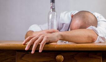 Uwaga na duże dawki alkoholu. Szkodzą nie tylko wątrobie...