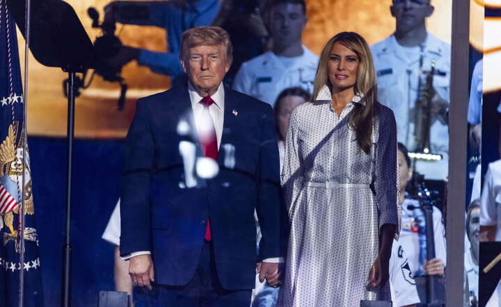 Prezydent USA Donald Trump i  jego żona Melania Trump w trakcie celebracji obchodów 250. rocznicy ogłoszenia niepodległości USA / autor: PAP/EPA/ JIM LO SCALZO