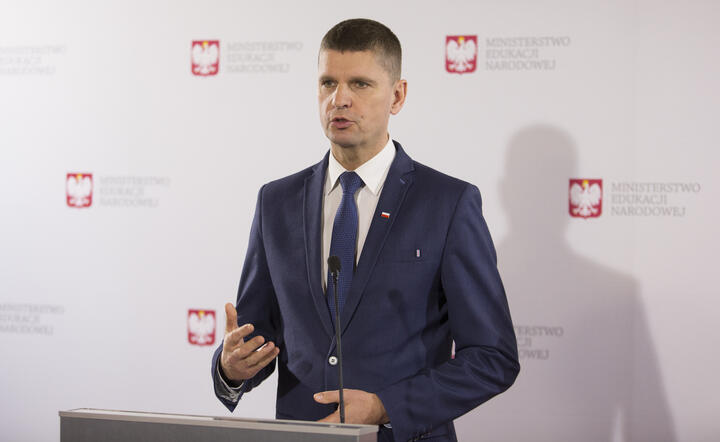 Konferencja prasowa minstra edukacji narodowej Dariusza Piontkowskiego  / autor: Fratria