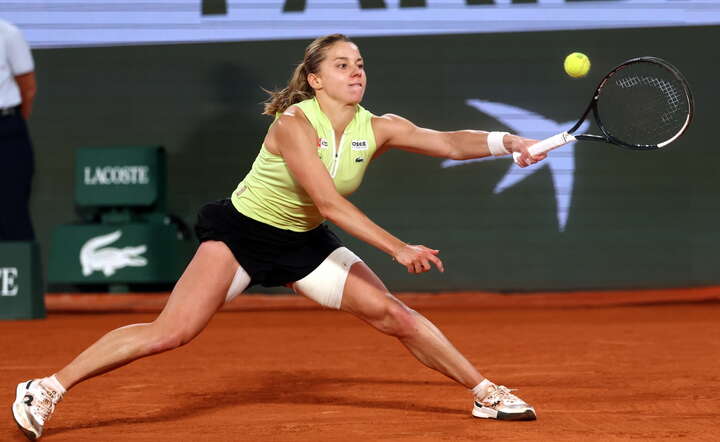 Maja Chwalińska na korcie w Paryżu w półfinale Rolland Garros / autor: PAP/EPA/MOHAMMED BADRA 