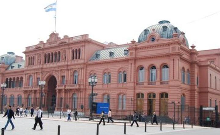 Wikipedia/Juan Geracaris