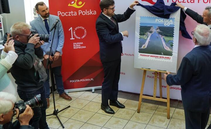 Prezentacja nowego znaczka Przekop Mierzei Wiślanej / autor: mat. prasowe