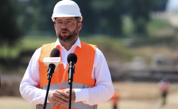 Grzegorz Puda, minister funduszy i polityki regionalnej podczas konferencji prasowej w Dankowicach / autor: PAP/Zbigniew Meissner