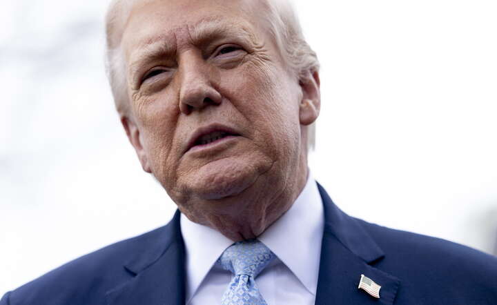 Prezydent USA Donald Trump w Białym Domu / autor: PAP/EPA/SHAWN THEW 