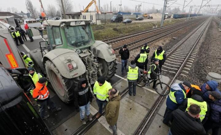 BLOKADA CENTRALNEJ MAGISTRALI KOLEJOWEJ / autor: PAP/Paweł Supernak Nagłówek