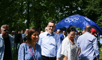 Premier: będziemy utrzymywali wszystkie programy społeczne