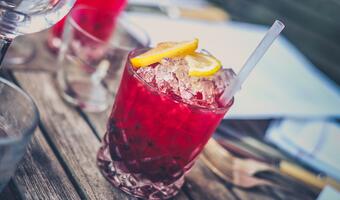Nie łącz dietetycznych napojów z alkoholem