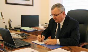 Prace na drogach i kolei idą pełną parą