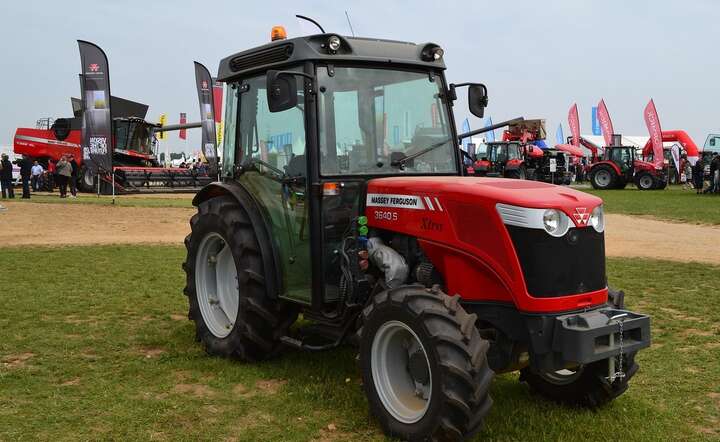 Ciągnik marki Massey Fergusson, jednaj z najpopularniejszych marek na polskim rynku / autor: Pixabay