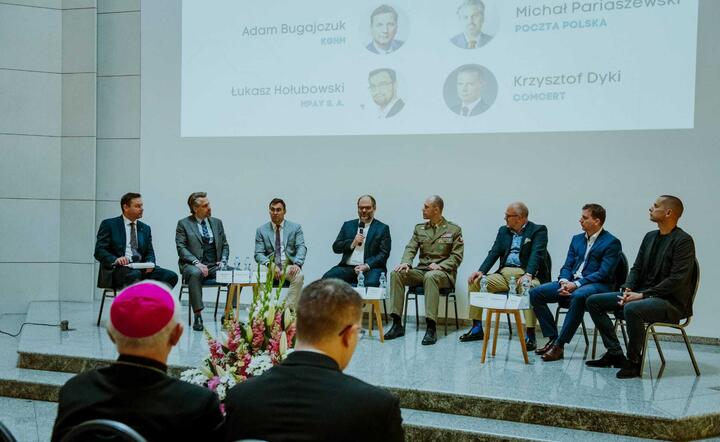 "Budowanie suwerenności technologicznej Polski" / autor: Fratria