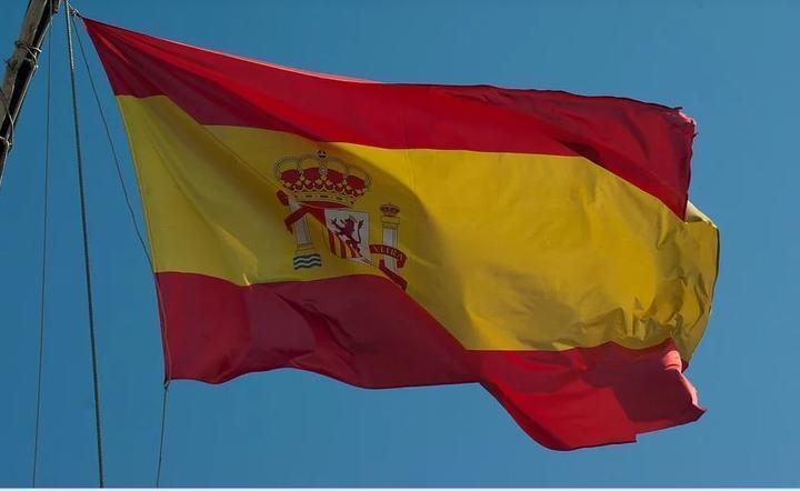 Szef lewicowej Podemos chce 5316 euro/mies. za odejście z rządu