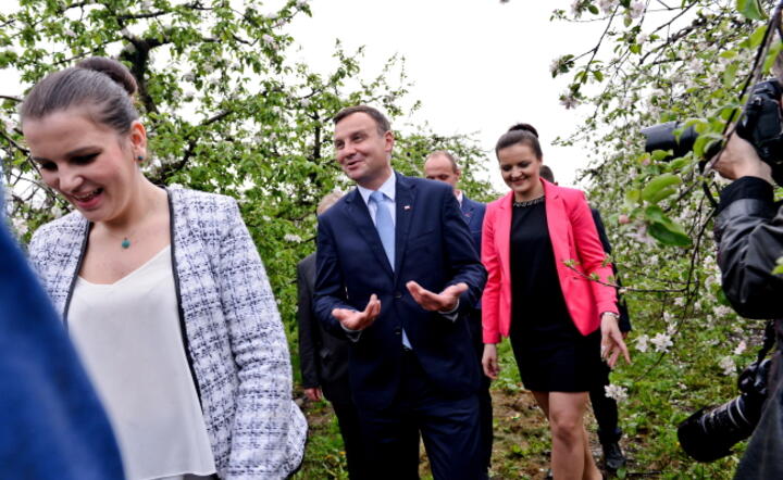 Andrzej Duda z wizytą w gospodarstwie ogrodniczym w Dylewie w woj. mazowieckim, fot. PAP / Marcin Obara