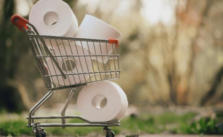 Media: Bruksela promuje papier toaletowy ze słomy