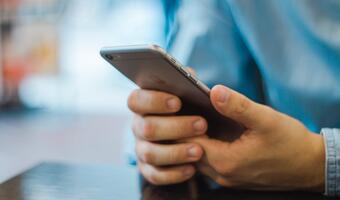 Chciał kupić telefon przez Internet, stracił prawie trzy tys. zł
