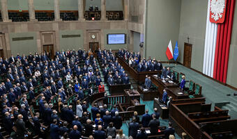 Nowy sondaż: PiS z sojusznikami wygra wybory
