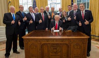 Prezydent Trump - jak oceniają go wyborcy po miesiącu urzędowania?