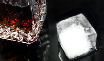 Johnnie Walker w …papierowych butelkach i to już za rok