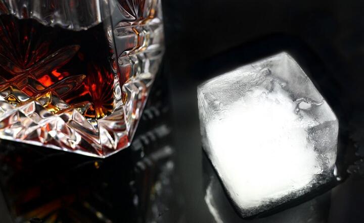 Johnnie Walker w …papierowych butelkach i to już za rok