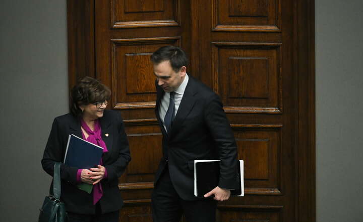  Minister zdrowia Izabela Leszczyna (L) oraz minister finansów Andrzej Domański (P) na sali obrad Sejmu w Warszawie / autor: PAP/Marcin Obara