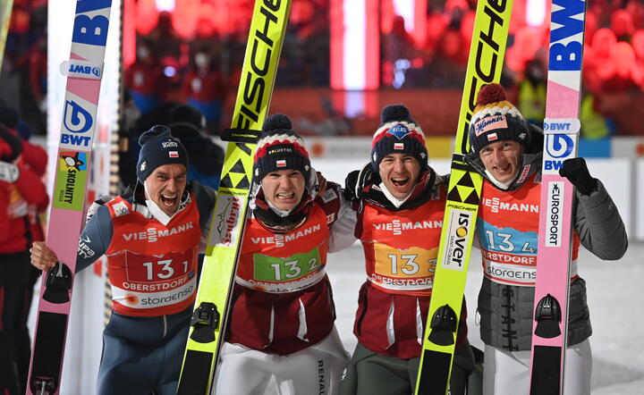 Piotr Żyła, Andrzej Stękała, Kamil Stoch i Dawid Kubacki / autor: PAP/EPA/PHILIPP GUELLAND