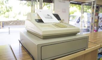 MF: od 2018 r. będą stopniowo wycofywane kasy fiskalne z paragonami papierowymi