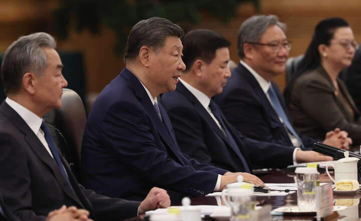 Prezydent Chin Xi Jinping wraz z przedstawicielami rządu / autor: PAP