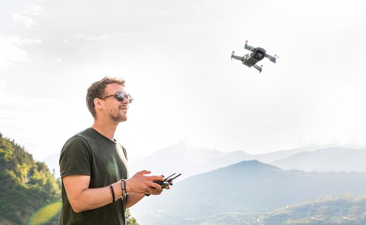 Jest nowe prawo. Więcej miejsc gdzie dronem nie polatasz