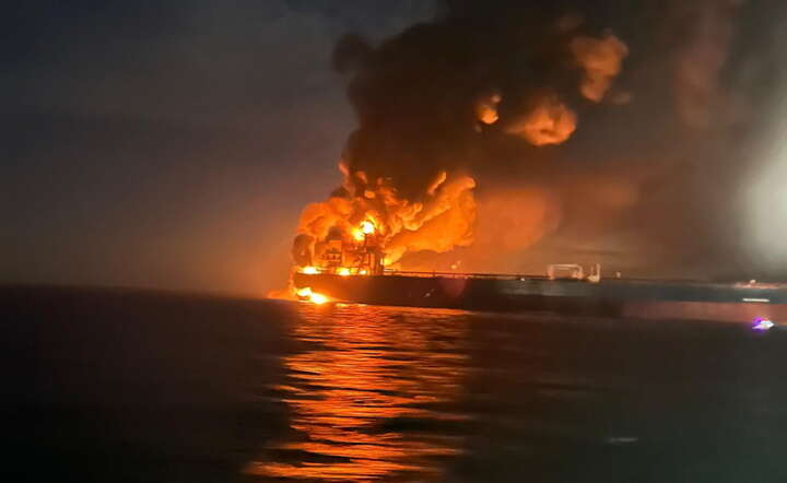 Pożar na pokładzie jednego z tankowców "floty cieni" na Morzu Czarnym / autor: PAP/EPA/Turkish Directorate General for Maritime Affairs 