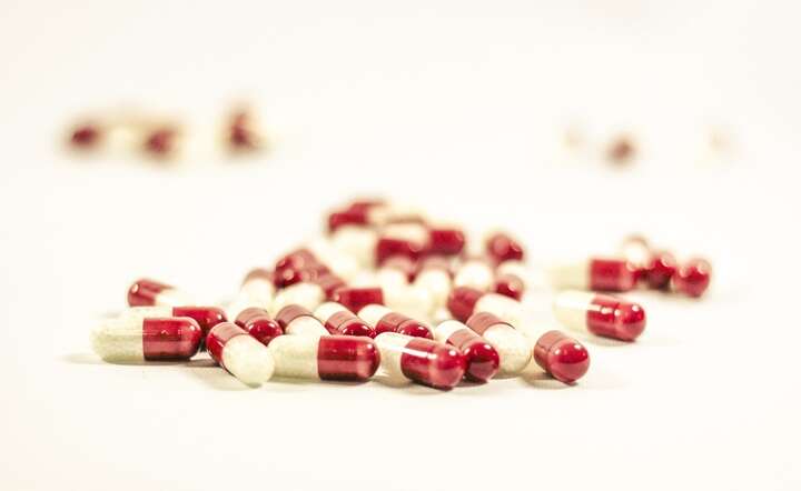 Nawet 30-latkowie powinni zażywać leki obniżające zbyt wysoki cholesterol / autor: Pixabay