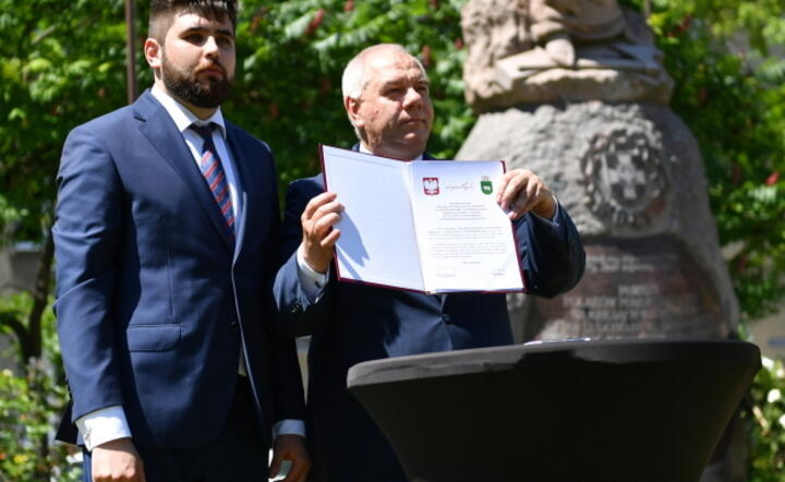 Wicepremier, minister aktywów państwowych Jacek Sasin i prezydent Chełma Jakub Banaszek / autor: PAP/ Wojtek Jargiło