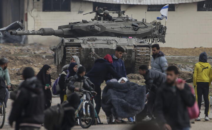Palestinians move from Khan Younis to Rafah, southern Gaza / autor: PAP/EPA/MOHAMMED SABER