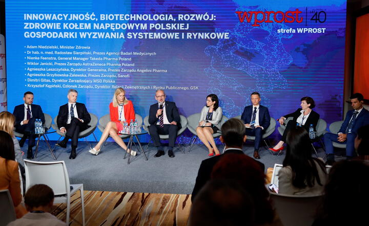 Karpacz, minister zdrowia Adam Niedzielski i prezesi spółek medycznych / autor: fotoserwis PAP