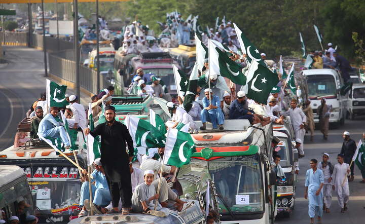 Konwój solidarności z siłami zbrojnymi Pakistanu / autor: PAP/EPA/REHAN KHAN