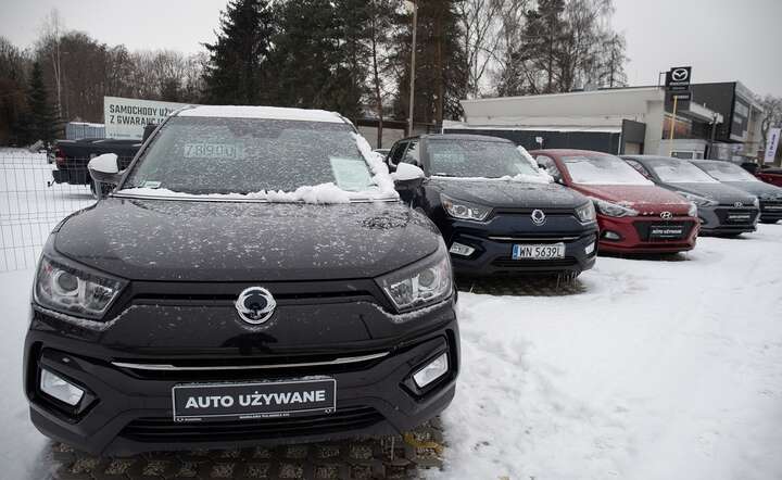 31 proc. respondentów planuje przeznaczyć na samochód między 20 a 50 tys. zł. Nz. autokomis / autor: Fratria / Andrzej Wiktor