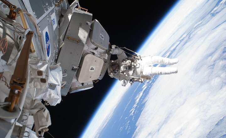 Spacer orbitalny z pokładu ISS. ZDJĘCIE POGLĄDOWE / autor: Pixabay