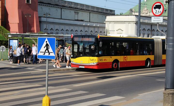 Stołeczny autobus / autor: Fratria