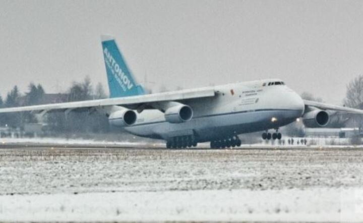 Transport AN-124 Rusłan / autor: PAP