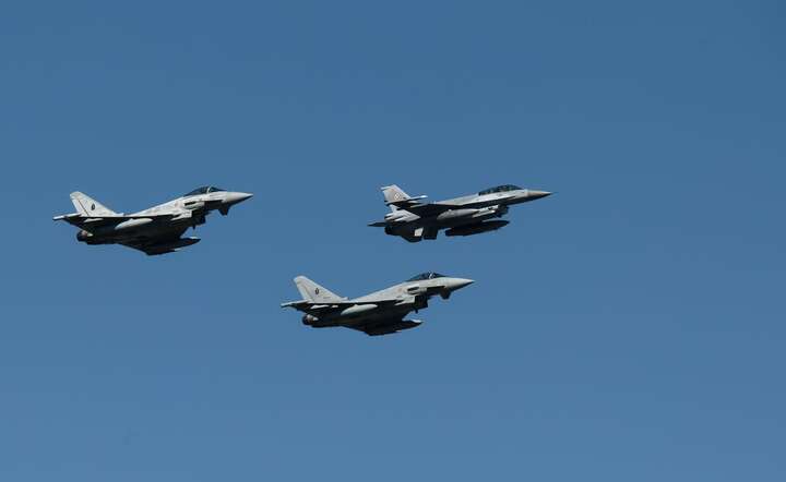 Samoloty Eurofighter i F16 / autor: fot. Fratria