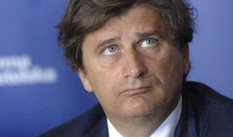 Palikot zapomniał o samolocie i dwóch autach, ale Nowakowi wypomina zegarek